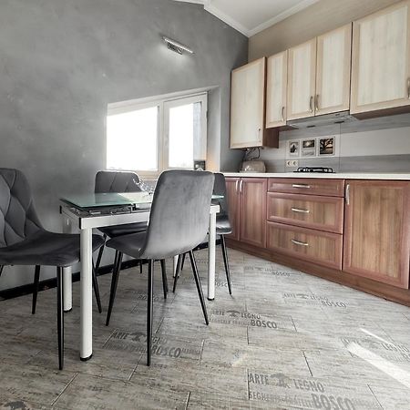Apartments On Zaliznychna 49 Ivano-Frankivsk Eksteriør billede