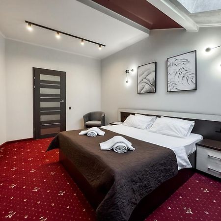 Apartments On Zaliznychna 49 Ivano-Frankivsk Eksteriør billede