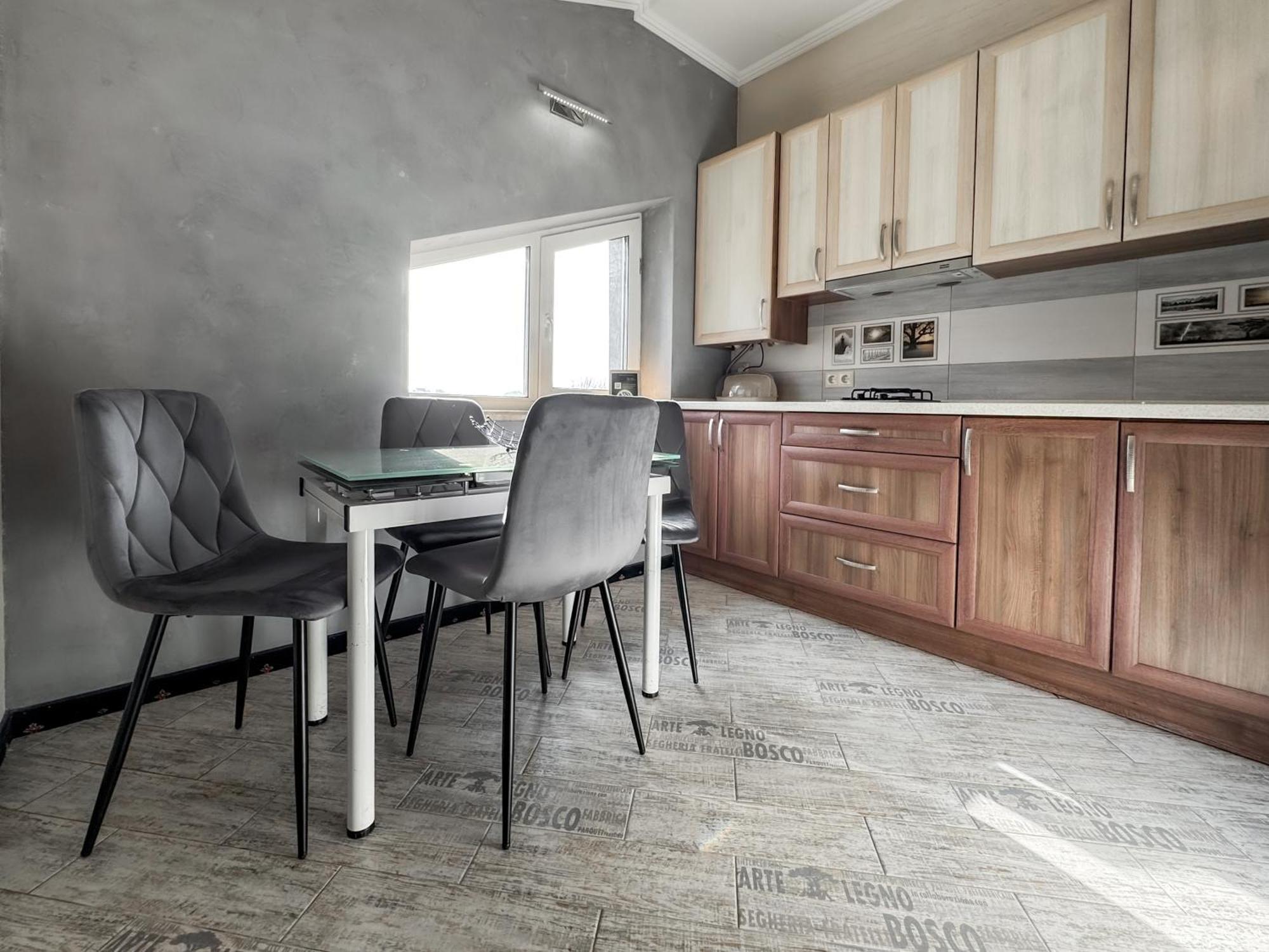 Apartments On Zaliznychna 49 Ivano-Frankivsk Eksteriør billede