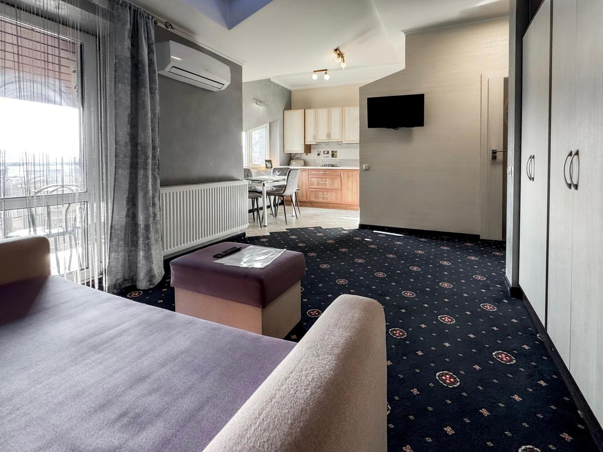 Apartments On Zaliznychna 49 Ivano-Frankivsk Eksteriør billede