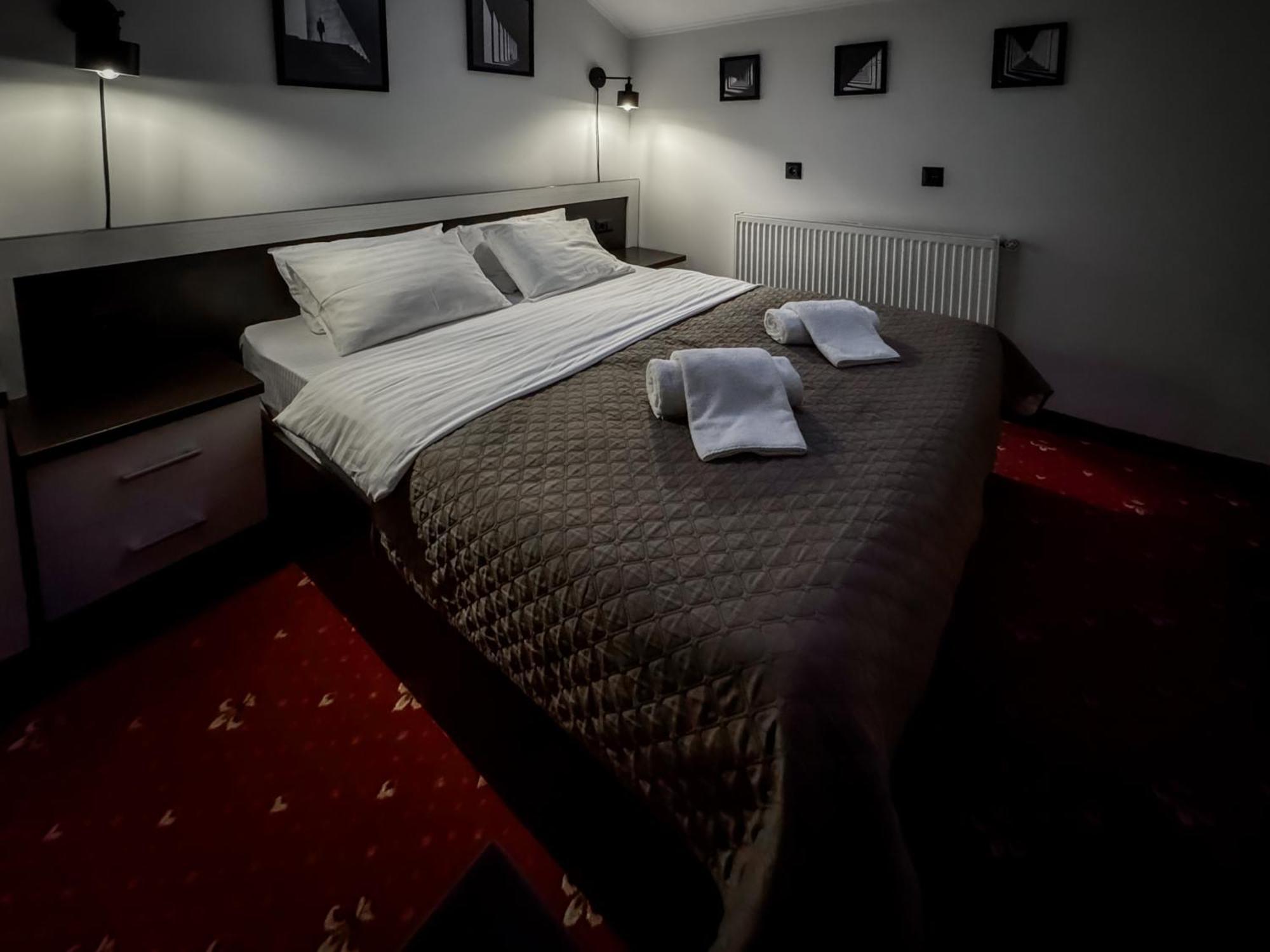 Apartments On Zaliznychna 49 Ivano-Frankivsk Eksteriør billede