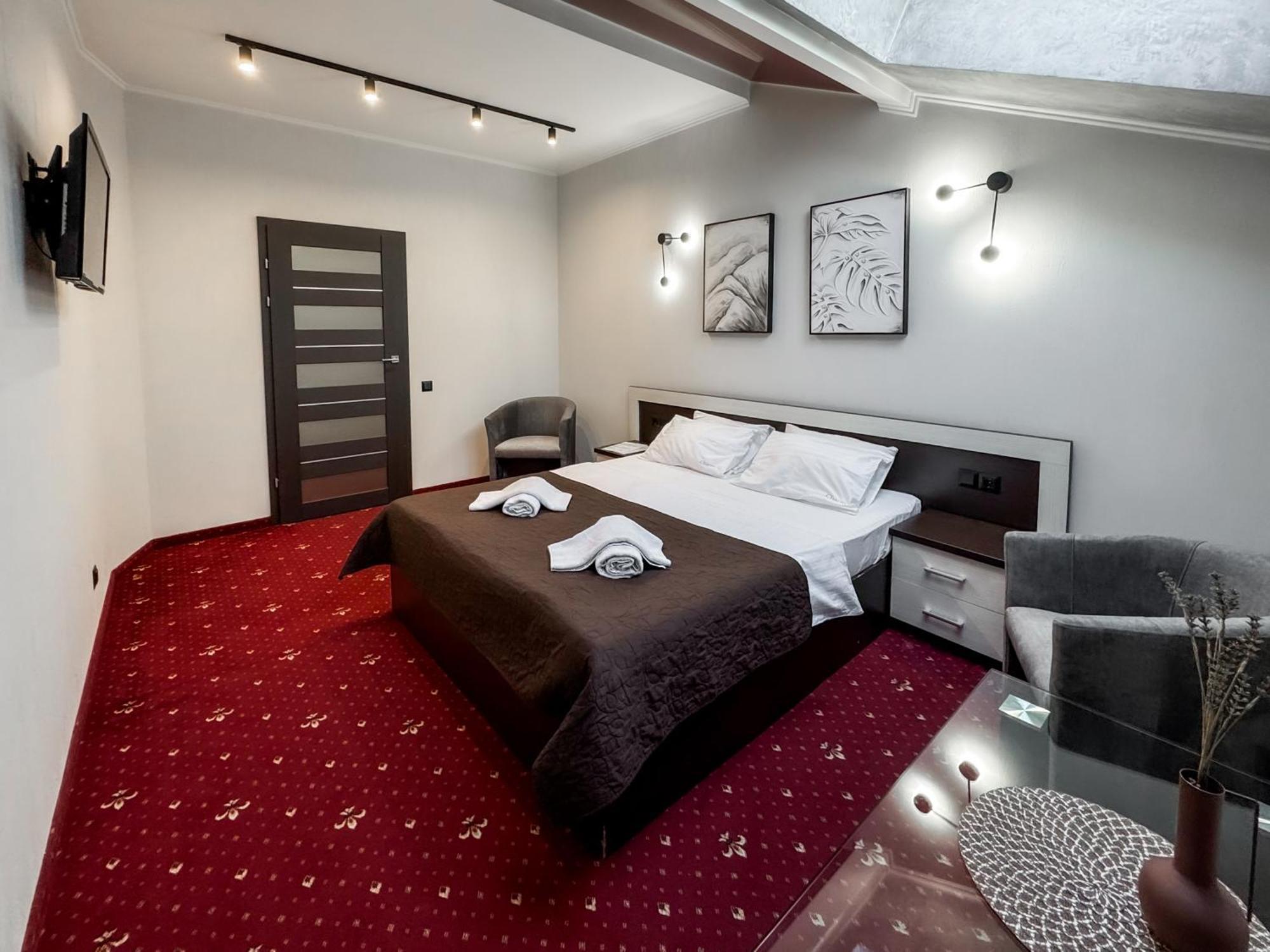Apartments On Zaliznychna 49 Ivano-Frankivsk Eksteriør billede